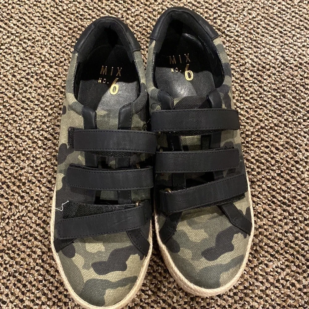 Mix no. 6 Camouflaged Canvas Platform Espadrille with Velcro straps size 7.5
